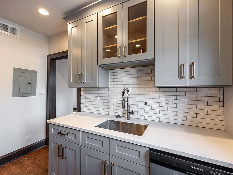 2626 W Devon Ave #3 — Photo 3