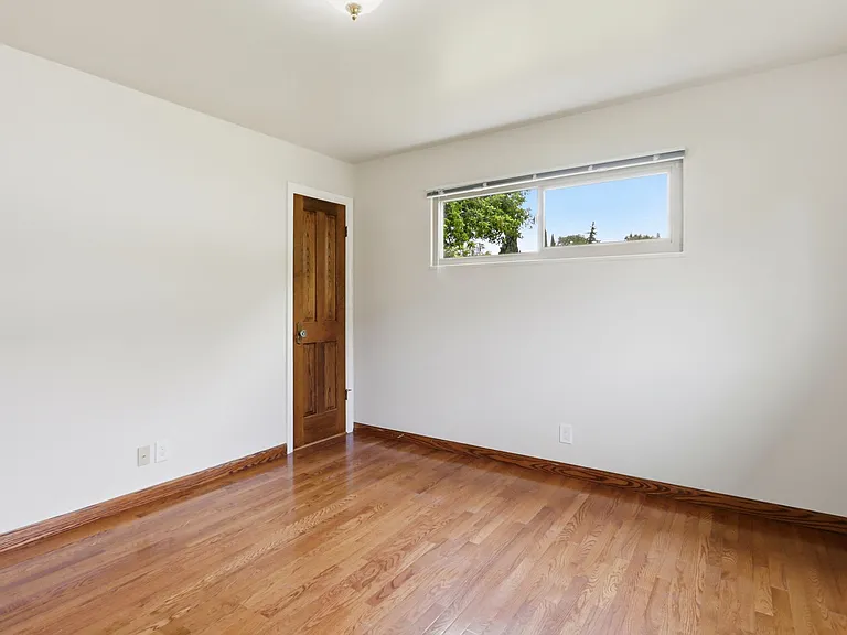 927 Lorne Way — Photo 24