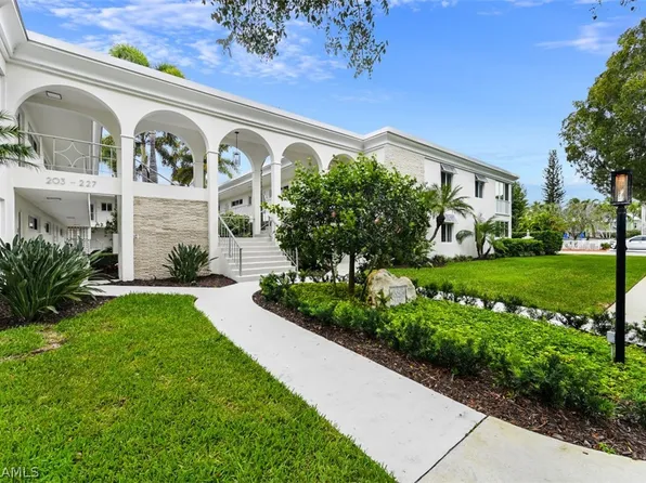 235 3rd Ave S, Naples, FL 34102