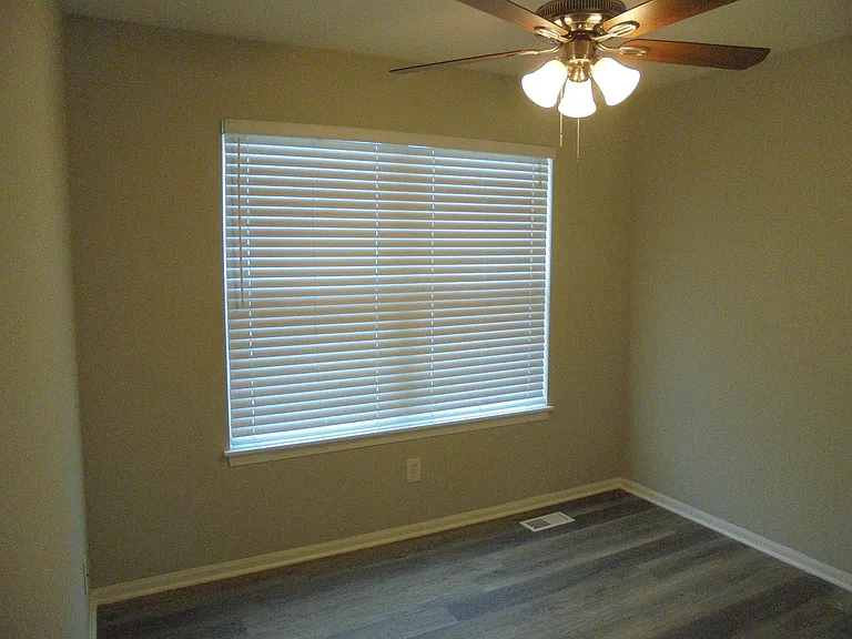 1847 Grandview Pl — Photo 31