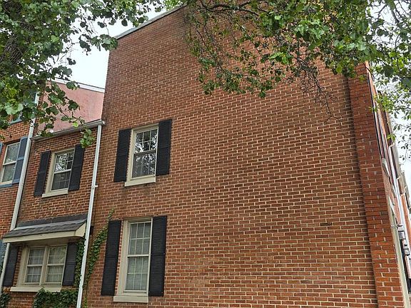 5th image of 628 Warner St