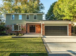 2495 Coral Dr, Troy, MI