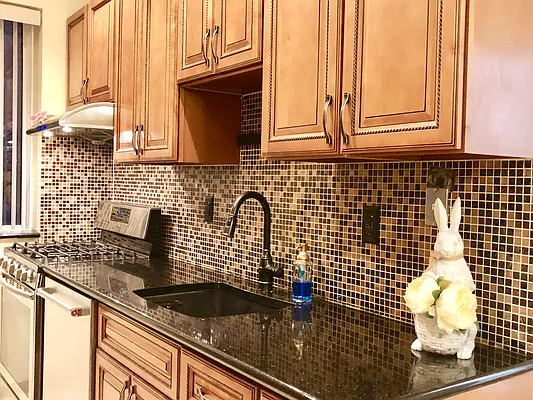 Rented by Halvatzis Realty | media 11