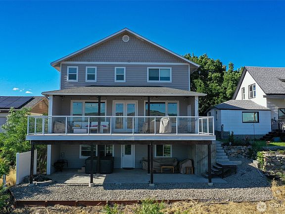 2nd image of 534 Dewberry Avenue E