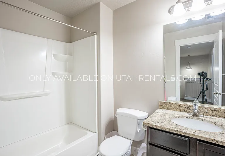 198 E Segovia Ln — Photo 18