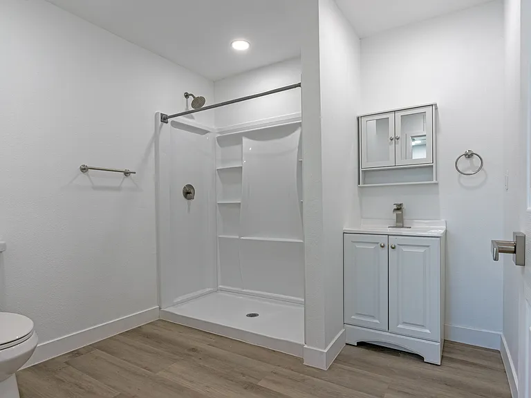 411 W Grove St — Photo 15