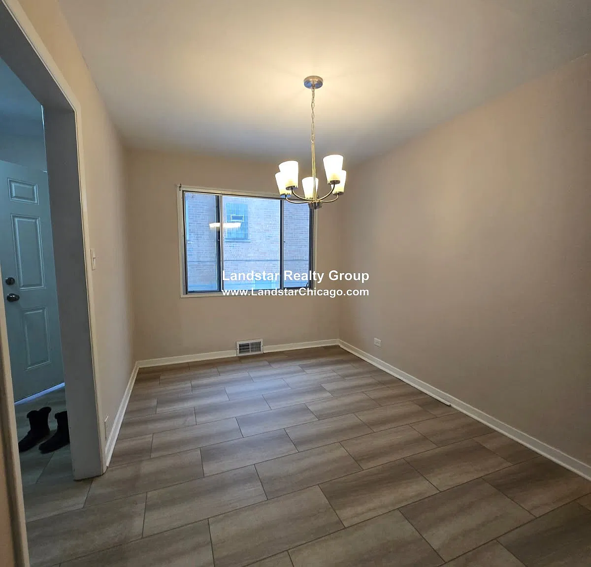 3 bed, 1.5 bath, $2,100 — Photo 2