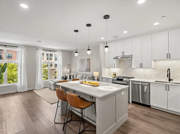 18 Artisan Drive #211, Salem, NH 03079