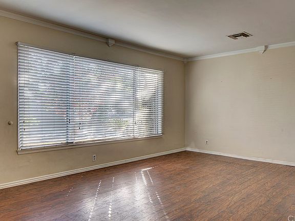 3rd image of 10043 Memphis Ave
