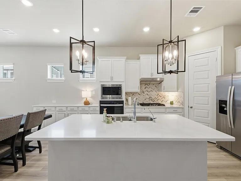 2406 Driftwood Trl — Photo 8
