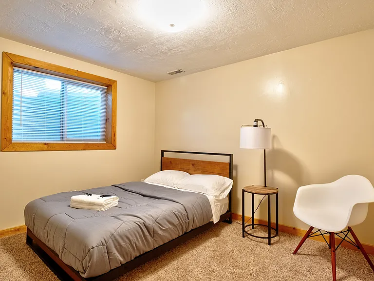 10323 S 615 E — Photo 7
