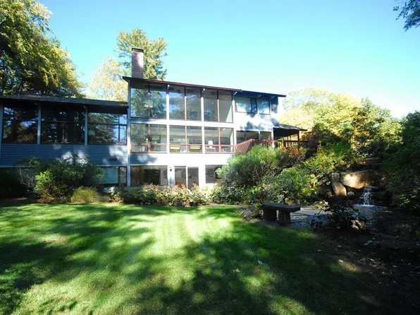 709 Sudbury Rd, Concord, MA 01742