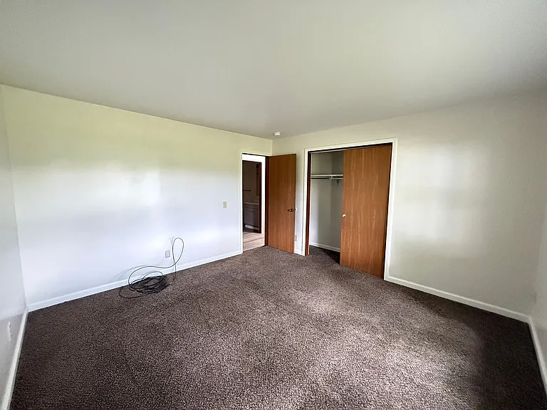 8694-8696 N Stoney Lake Rd — Photo 15