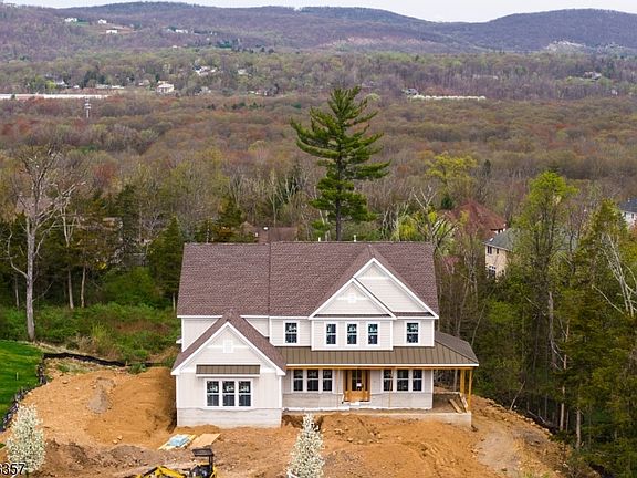 2nd image of 44 Roome Rd