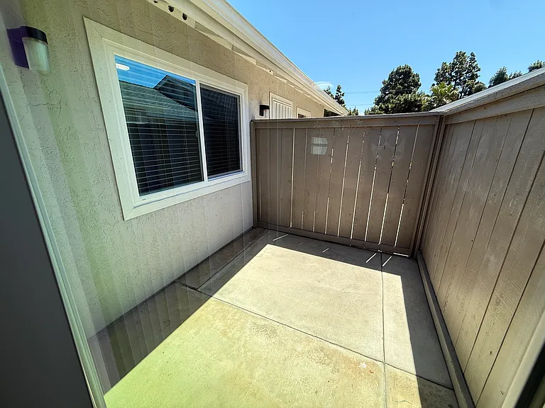 952 Pine Ave #D — Photo 12