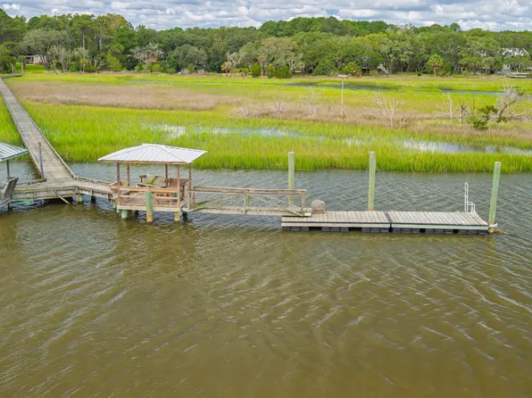 8775 Peters Point Rd, Edisto Island, SC 29438