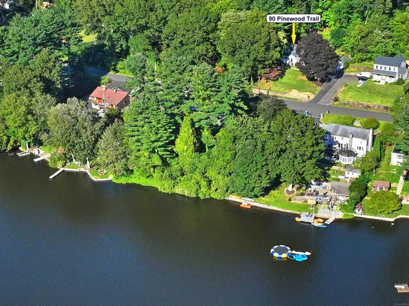 90 Pinewood Trail, Trumbull, CT 06611