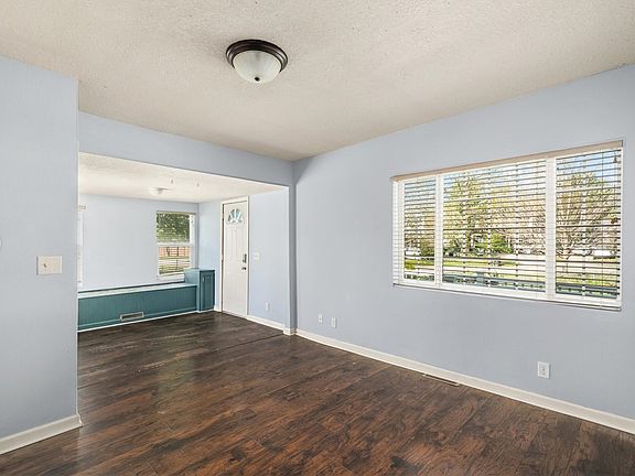 3rd image of 3915 Glover Ave