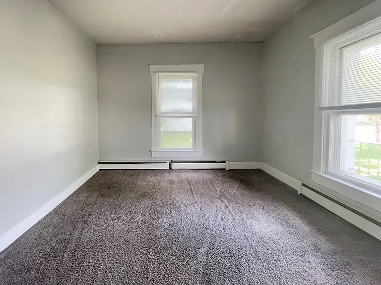 Preleasing For August! Close To Campus — Photo 5