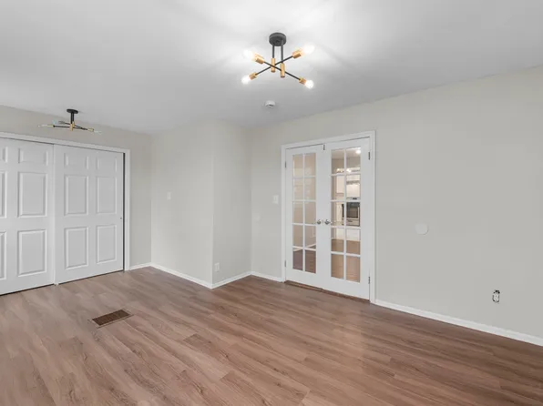 173 Mallory Avenue image 9 of 13