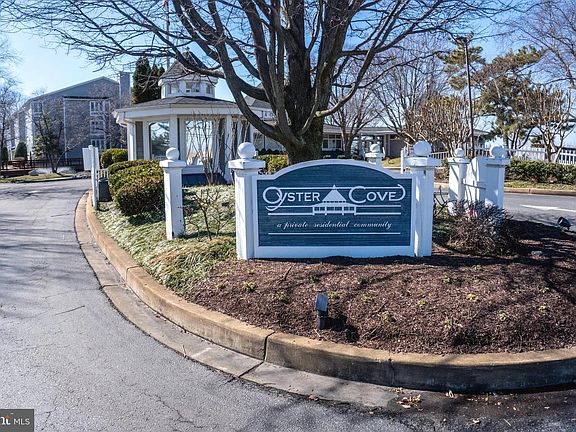 2nd image of 902 Oyster Cove Dr
