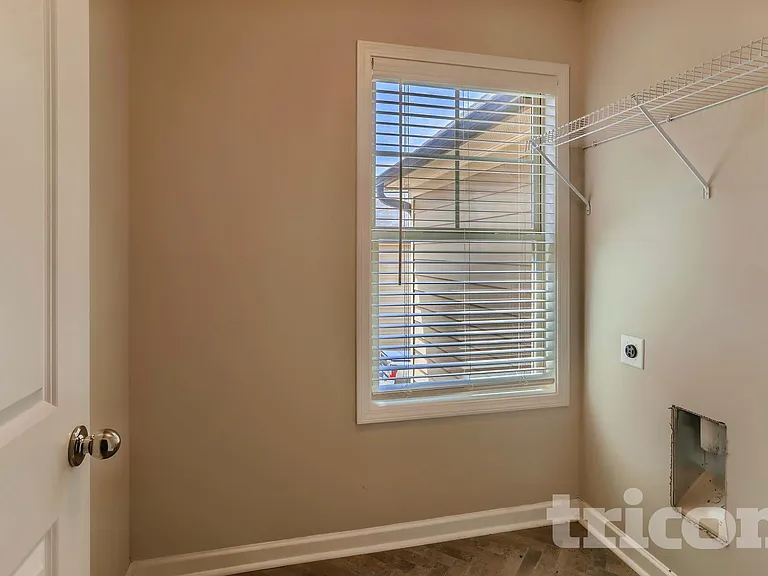 4431 Fulson Dr — Photo 5