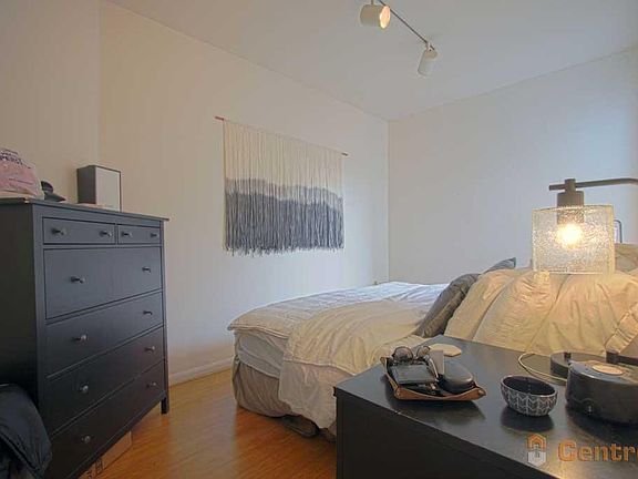 4th image of 2135 Sacramento St #36