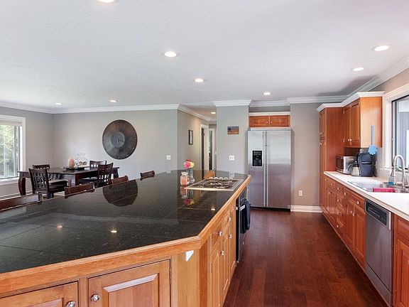 5th image of 409 Lamoreaux Dr