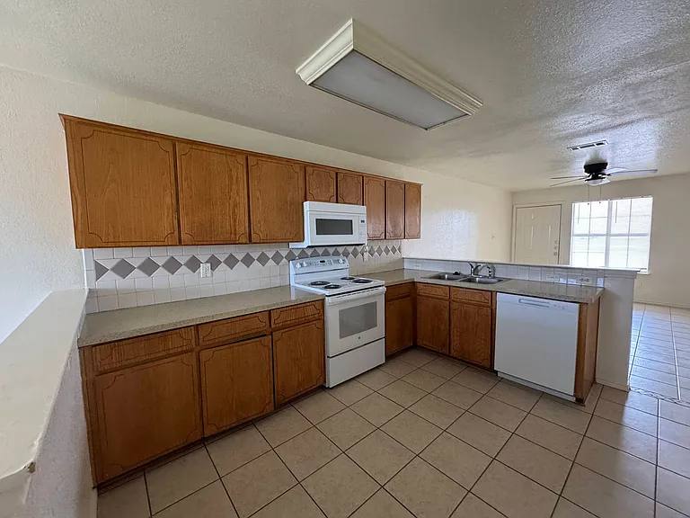 1300 Dugger Circle — Photo 8