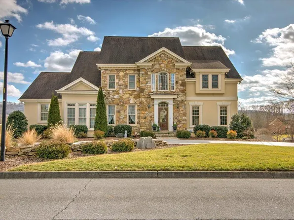 3029 Wandering Dr, Kingsport, TN 37660