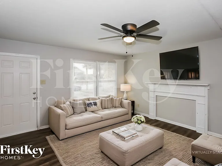 2330 Knight Dr — Photo 6