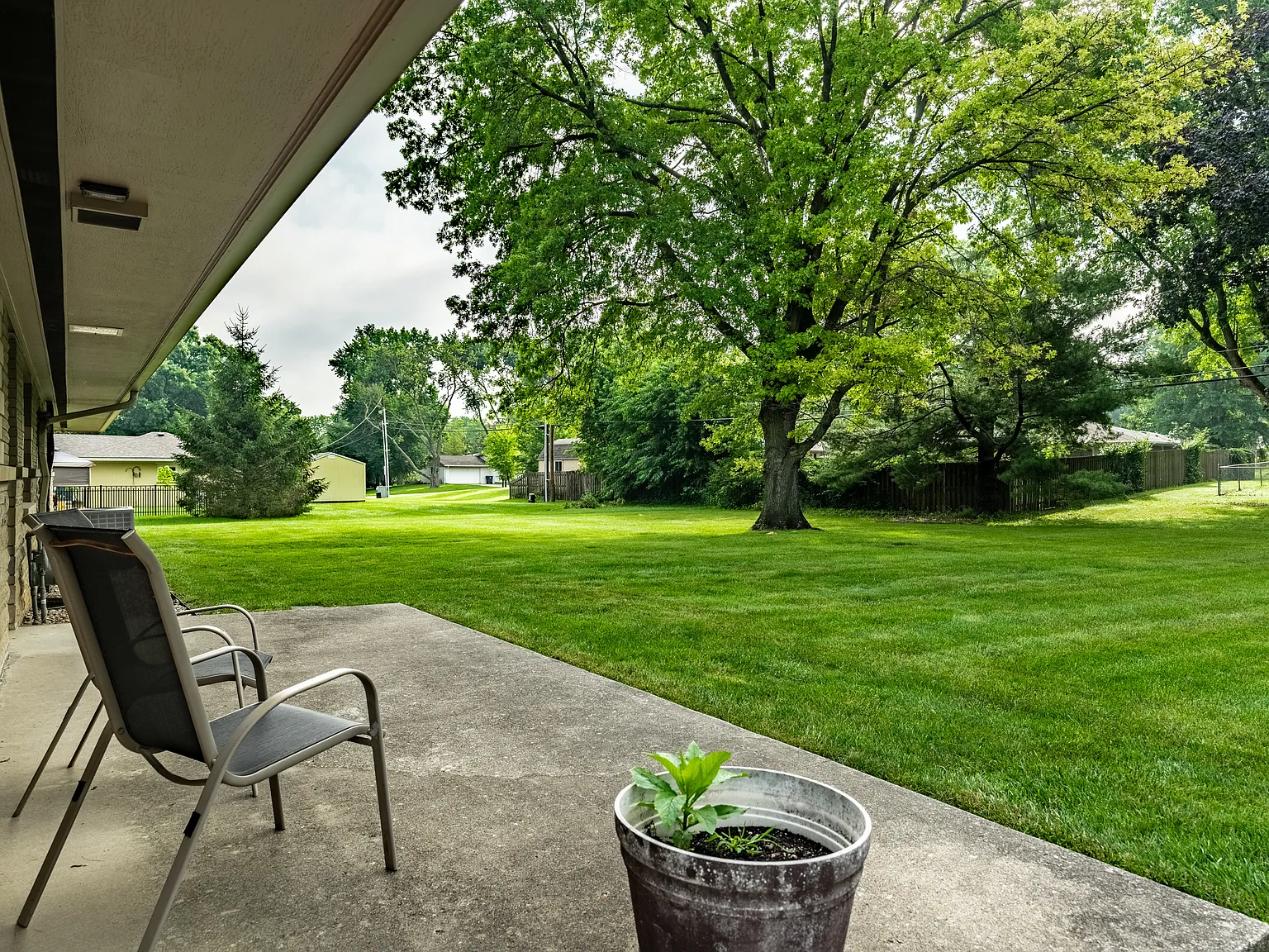 3 bed, 1.5 bath, 3360 sqft, $2,200 — Photo 3