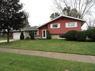 571 Fairview Dr, Hartford, WI 53027