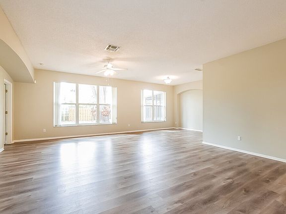 3rd image of 1760 Sparkling Water Cir