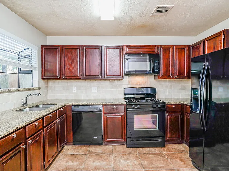 7715 Springville Dr — Photo 10