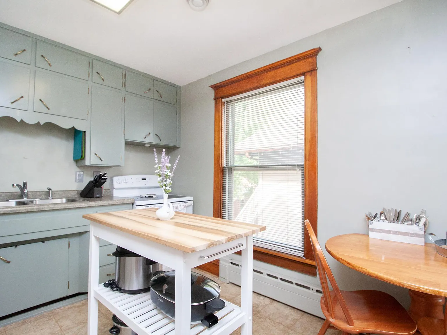 2 bed, 1200 sqft, $1,350 — Photo 3
