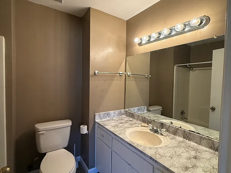 4914 W Feemster Ave — Photo 8