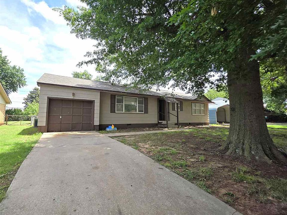 1st image of 1404 Country Club Dr