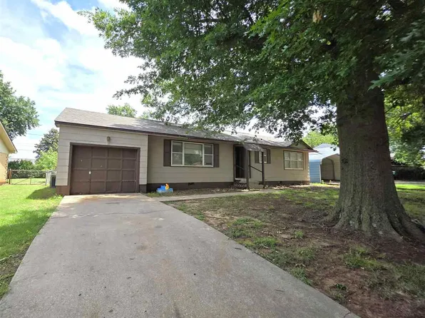 1404 Country Club Dr, Perry, OK 73077