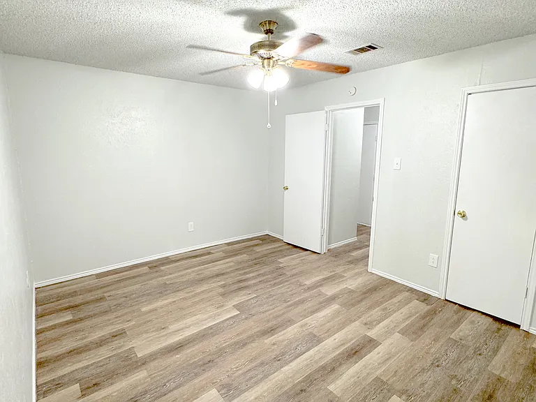 6901 W Cleburne Rd #6901 — Photo 6