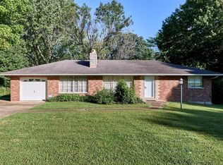 2161 Green Slope Dr, Saint Louis, MO 63136