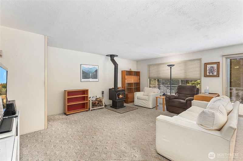 3rd image of 350 Olympic Drive E
