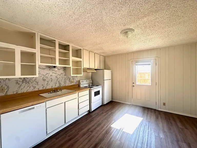 350 N Avenue D — Photo 13
