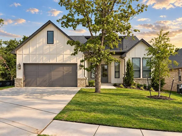 3349 Bourgogne St, Edmond, OK 73034