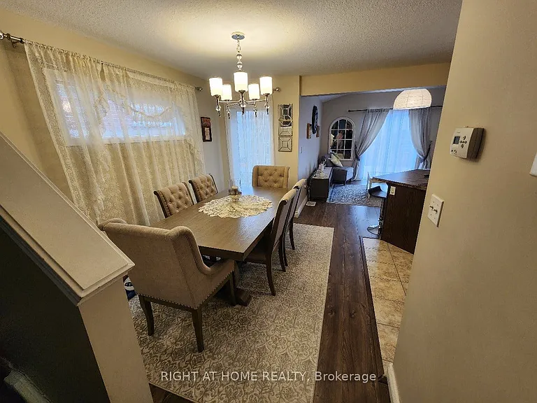 49 Curzon Cres — Photo 4
