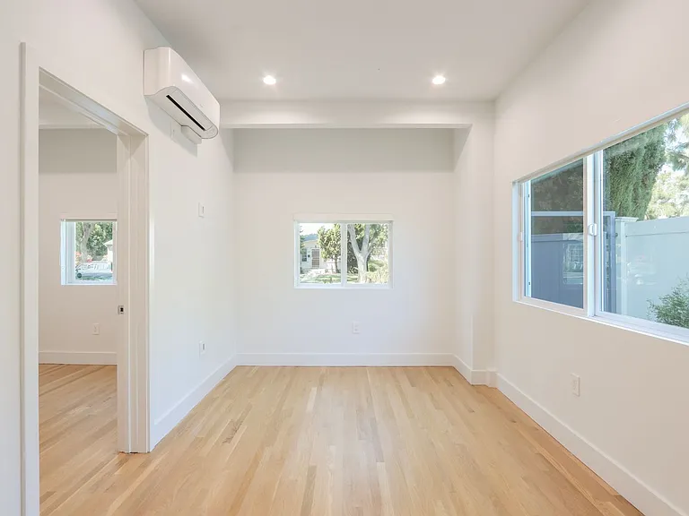1022 Pacific St — Photo 11