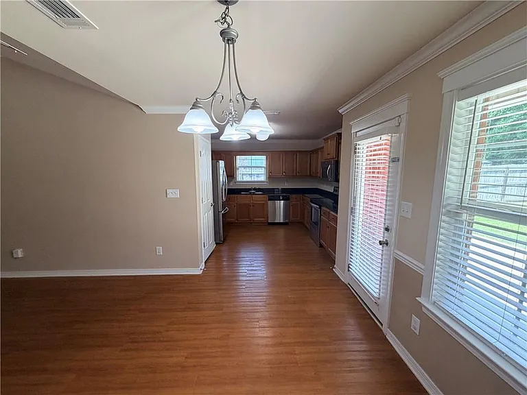 9646 Estate Dr — Photo 7