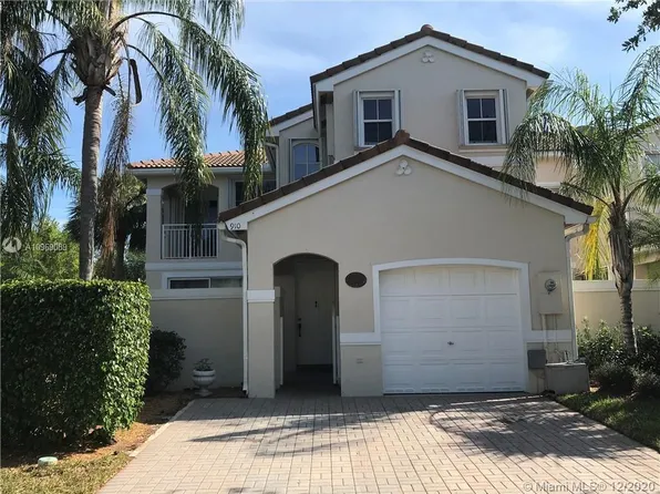 910 Doveplum Ct, Hollywood, FL 33019