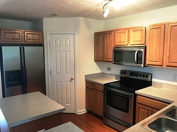 3rd image of 524 Flintlock Ct