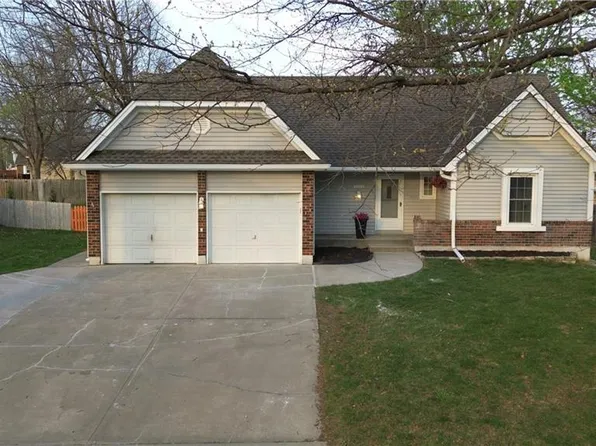 14509 S Summertree Ln, Olathe, KS 66062